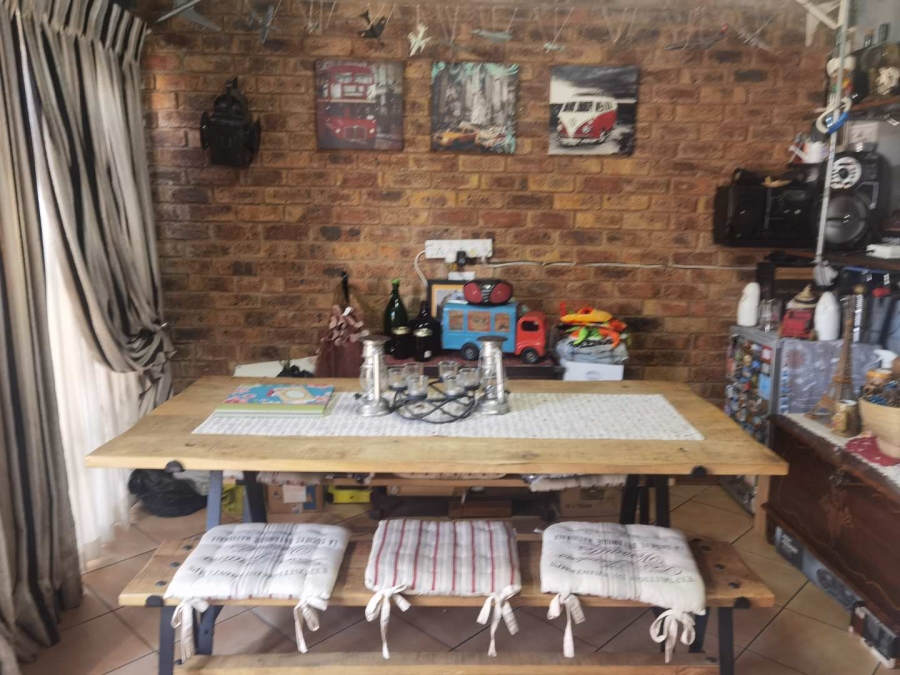 2 Bedroom Property for Sale in Glen Marais Gauteng