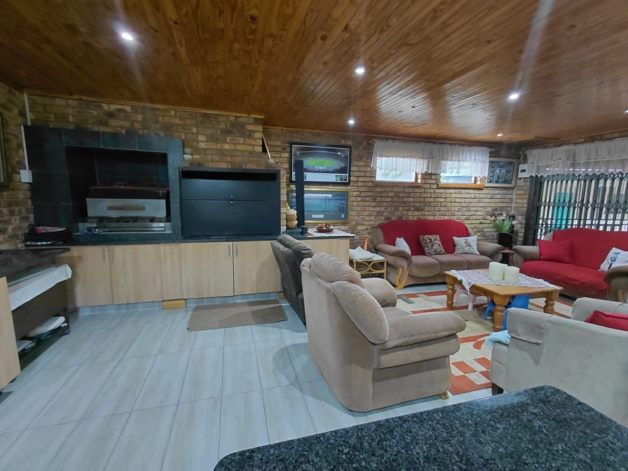 4 Bedroom Property for Sale in Birchleigh Gauteng