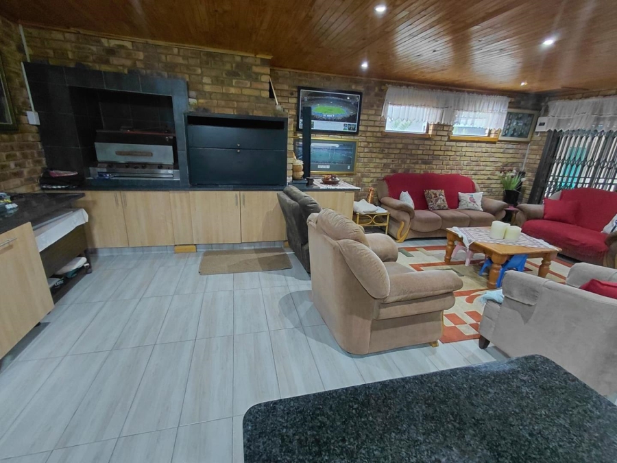 4 Bedroom Property for Sale in Birchleigh Gauteng