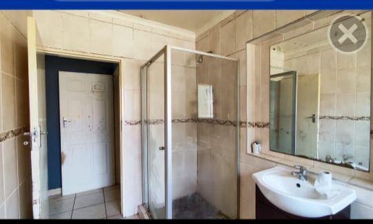 5 Bedroom Property for Sale in Glen Marais Gauteng