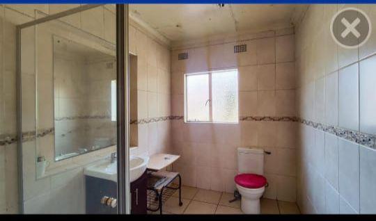 5 Bedroom Property for Sale in Glen Marais Gauteng