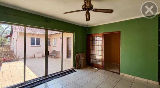 5 Bedroom Property for Sale in Glen Marais Gauteng