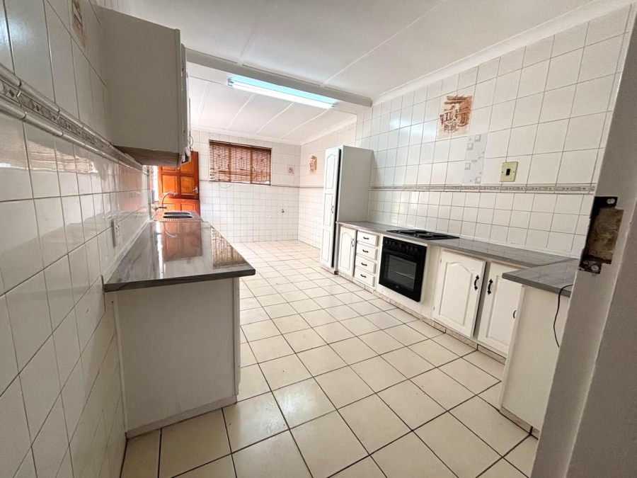 5 Bedroom Property for Sale in Ridgeway Gauteng
