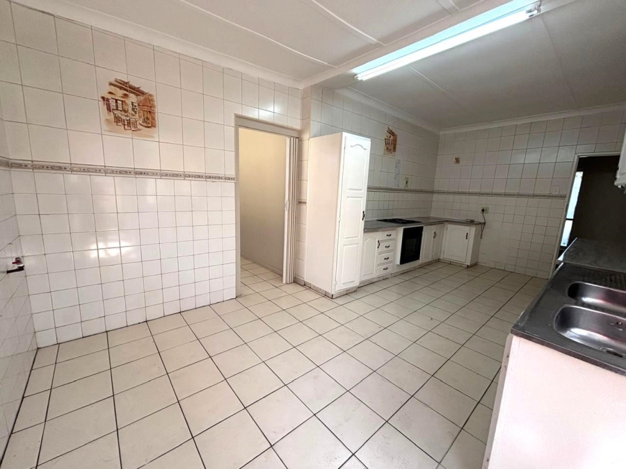 5 Bedroom Property for Sale in Ridgeway Gauteng