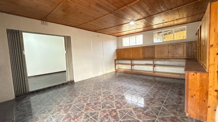 5 Bedroom Property for Sale in Ridgeway Gauteng