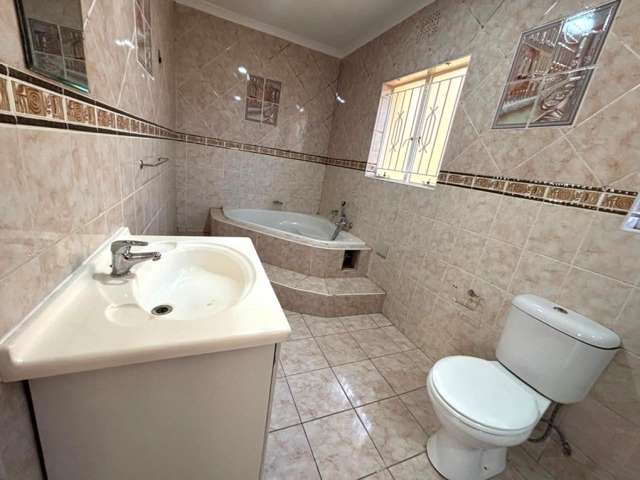 5 Bedroom Property for Sale in Ridgeway Gauteng