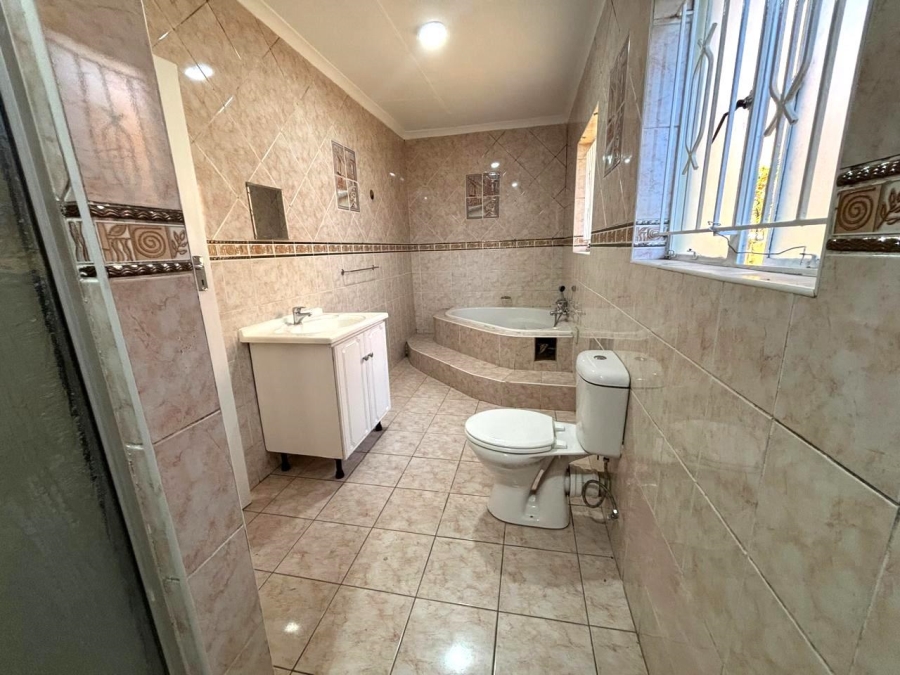 5 Bedroom Property for Sale in Ridgeway Gauteng