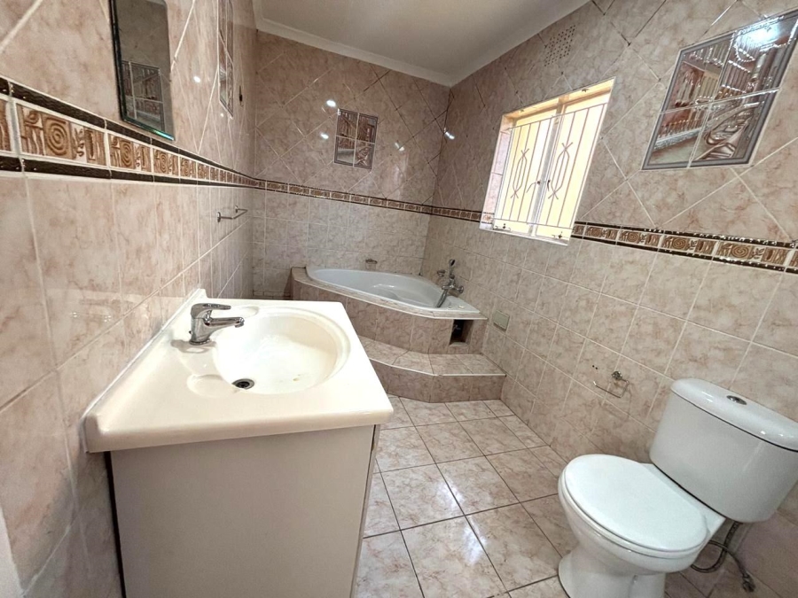 5 Bedroom Property for Sale in Ridgeway Gauteng