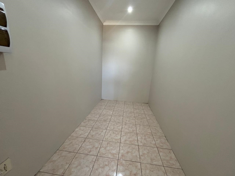 5 Bedroom Property for Sale in Ridgeway Gauteng