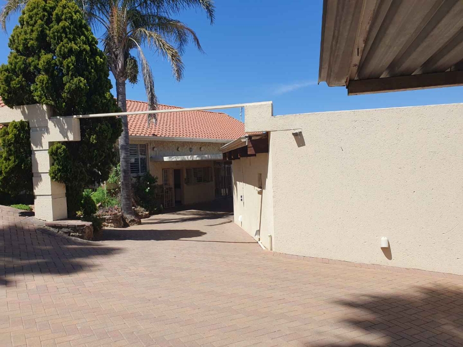 4 Bedroom Property for Sale in Linmeyer Gauteng