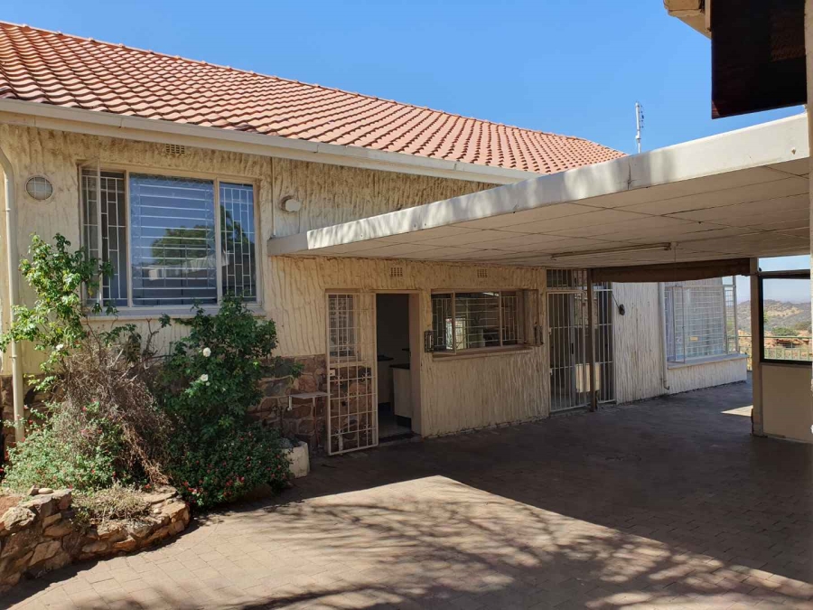 4 Bedroom Property for Sale in Linmeyer Gauteng