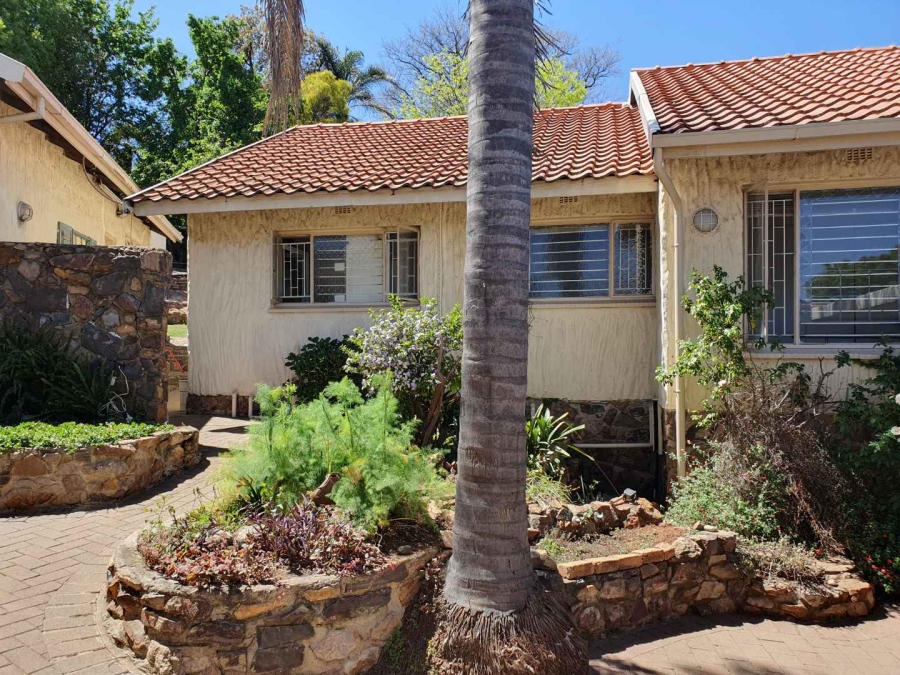 4 Bedroom Property for Sale in Linmeyer Gauteng