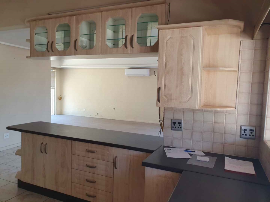4 Bedroom Property for Sale in Linmeyer Gauteng