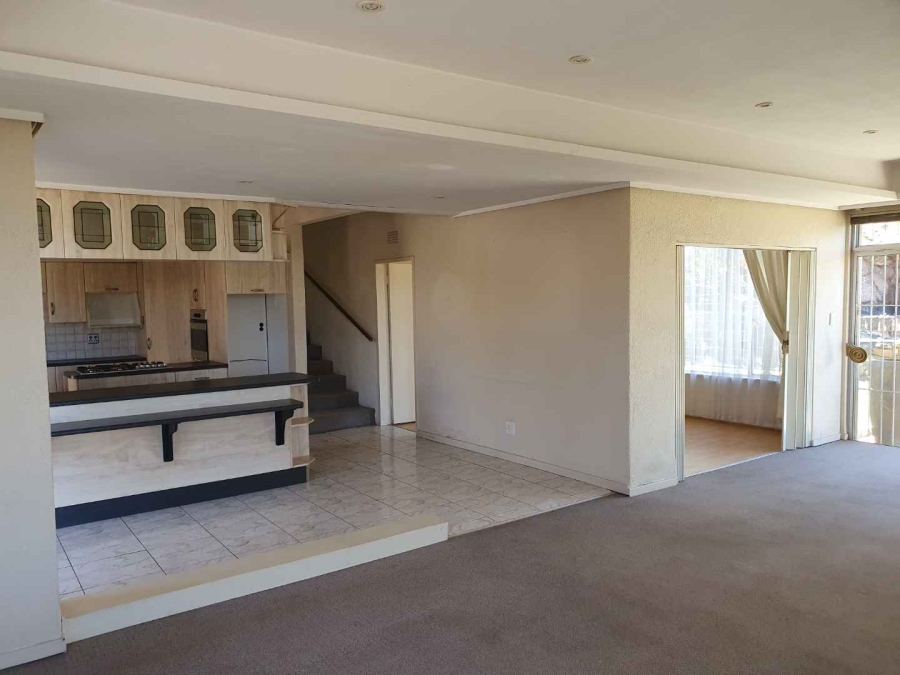 4 Bedroom Property for Sale in Linmeyer Gauteng
