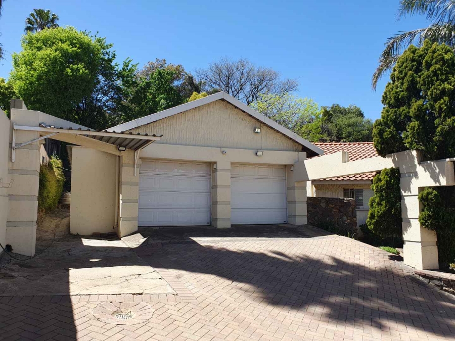 4 Bedroom Property for Sale in Linmeyer Gauteng