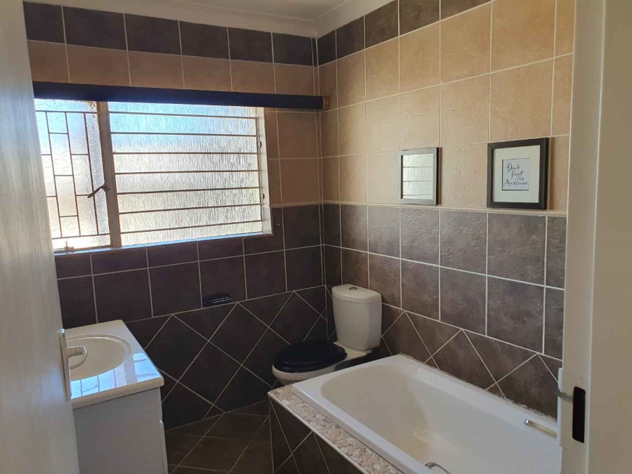4 Bedroom Property for Sale in Linmeyer Gauteng