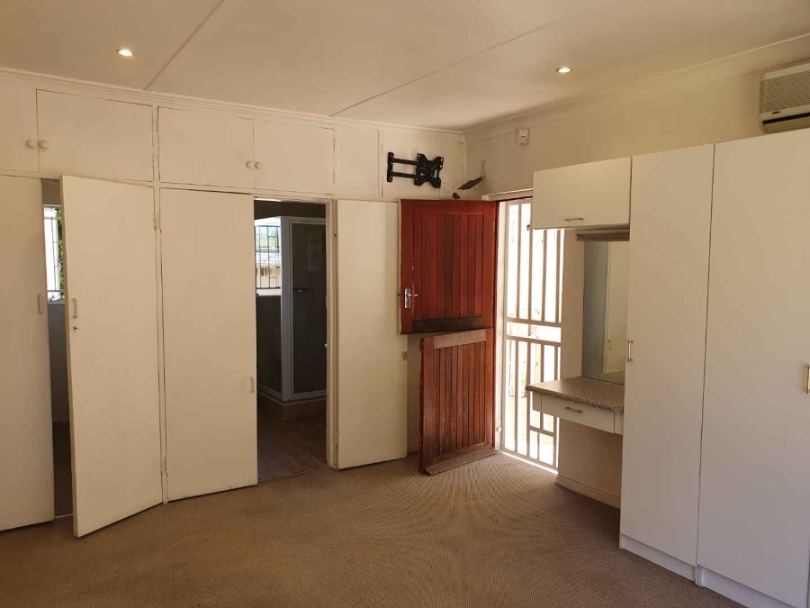 4 Bedroom Property for Sale in Linmeyer Gauteng