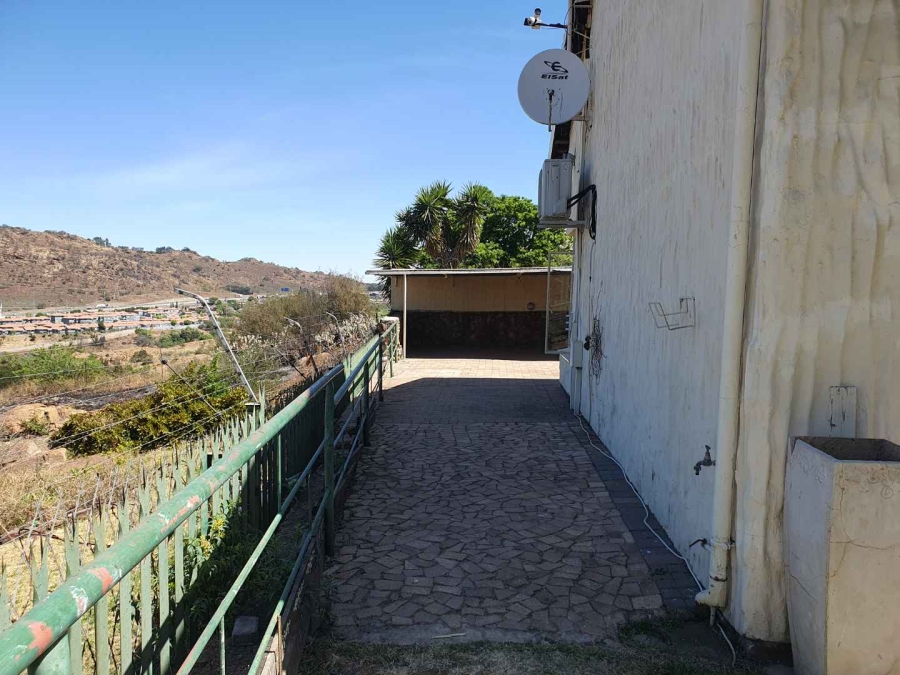 4 Bedroom Property for Sale in Linmeyer Gauteng