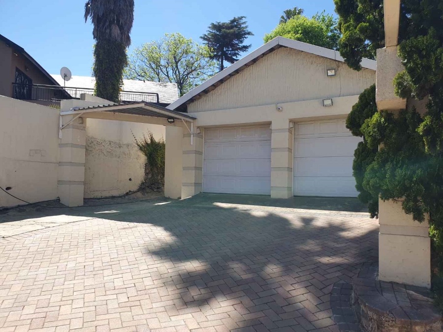 4 Bedroom Property for Sale in Linmeyer Gauteng