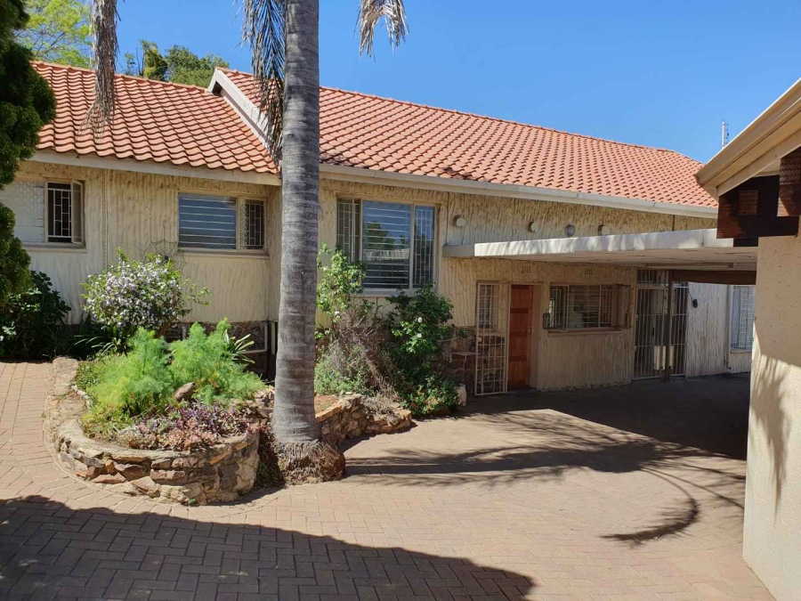4 Bedroom Property for Sale in Linmeyer Gauteng