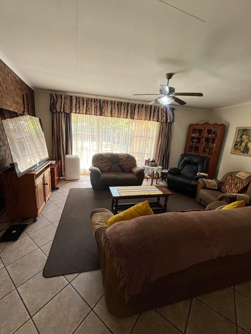 3 Bedroom Property for Sale in Brackenhurst Gauteng