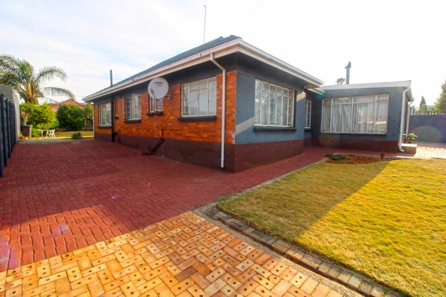 4 Bedroom Property for Sale in Discovery Gauteng