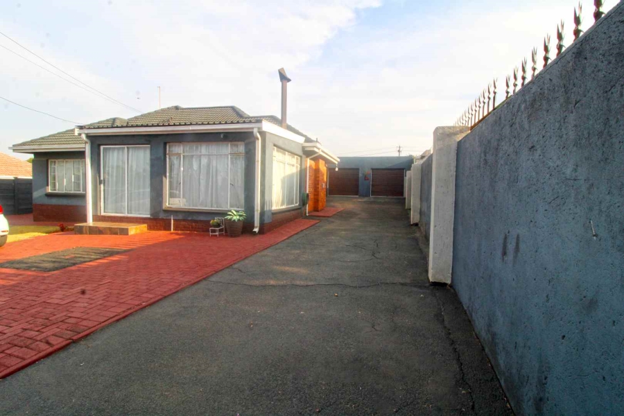 4 Bedroom Property for Sale in Discovery Gauteng