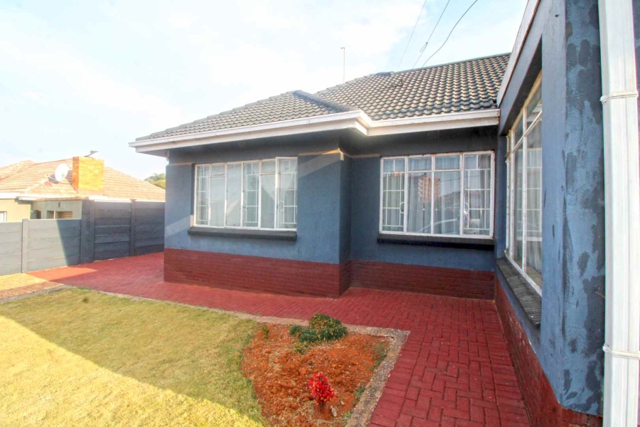 4 Bedroom Property for Sale in Discovery Gauteng