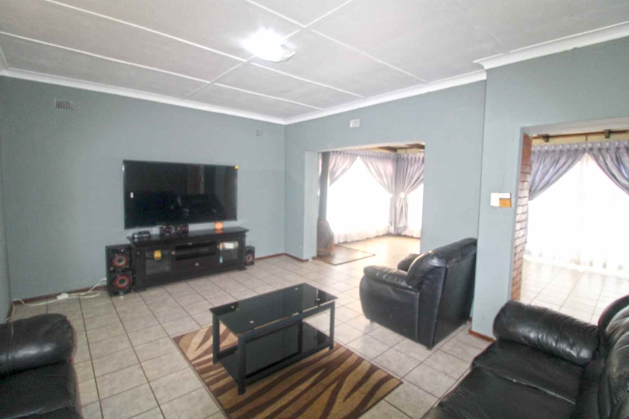4 Bedroom Property for Sale in Discovery Gauteng