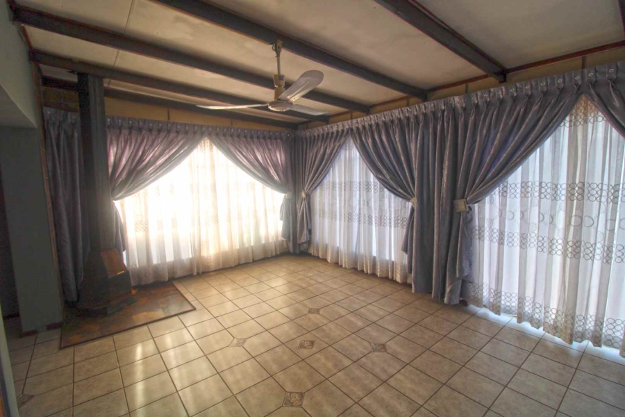 4 Bedroom Property for Sale in Discovery Gauteng