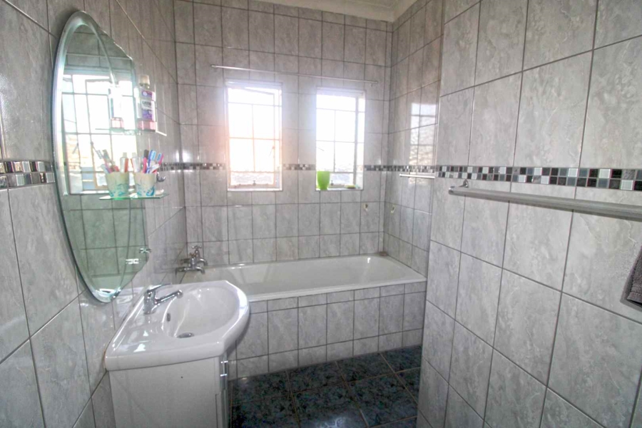 4 Bedroom Property for Sale in Discovery Gauteng