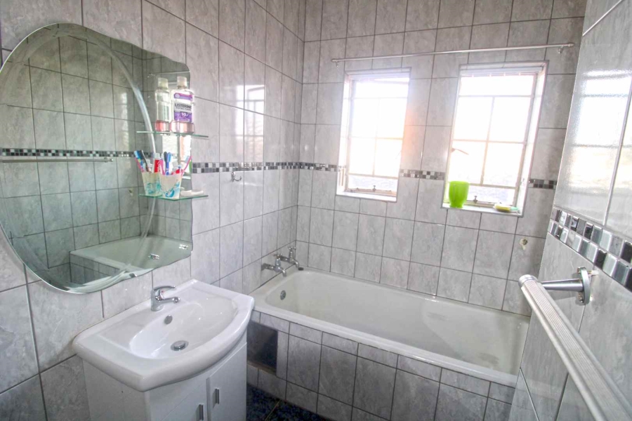 4 Bedroom Property for Sale in Discovery Gauteng