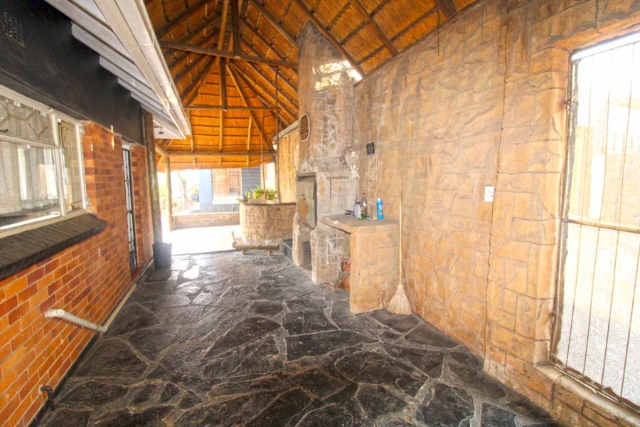 4 Bedroom Property for Sale in Discovery Gauteng