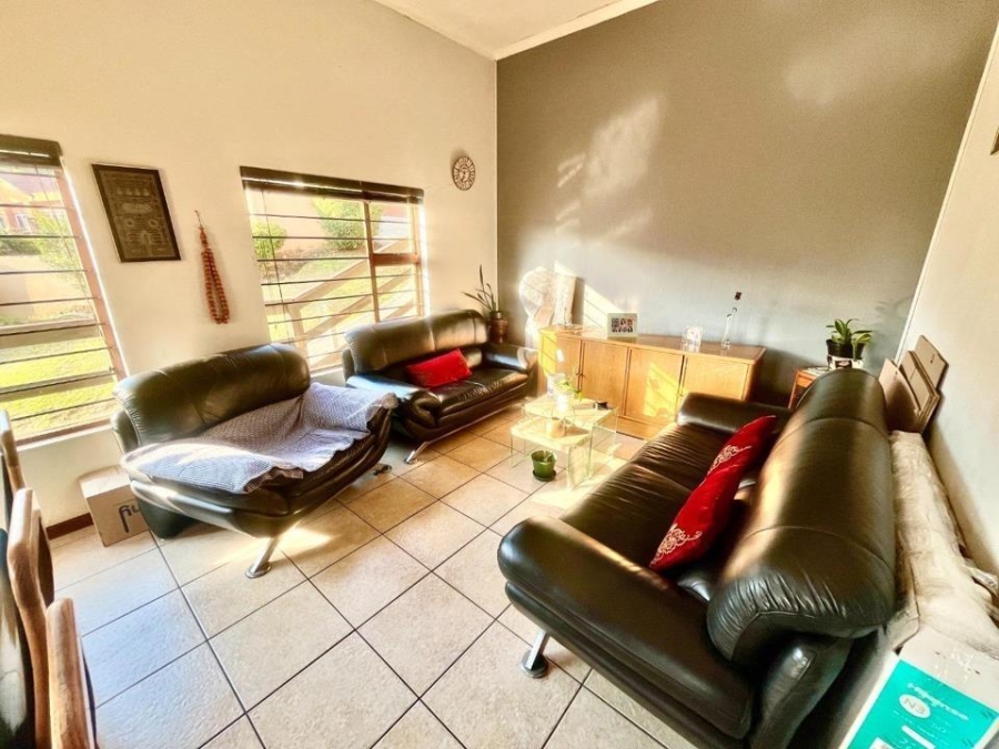 3 Bedroom Property for Sale in Oakdene Gauteng