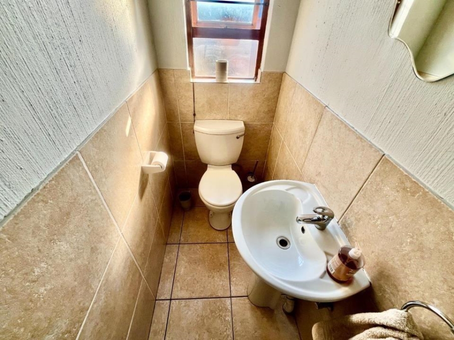 3 Bedroom Property for Sale in Oakdene Gauteng