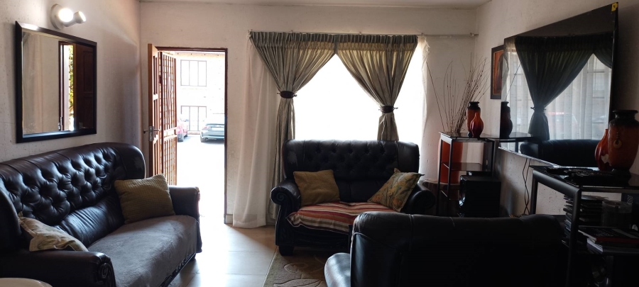 2 Bedroom Property for Sale in Chloorkop Gauteng