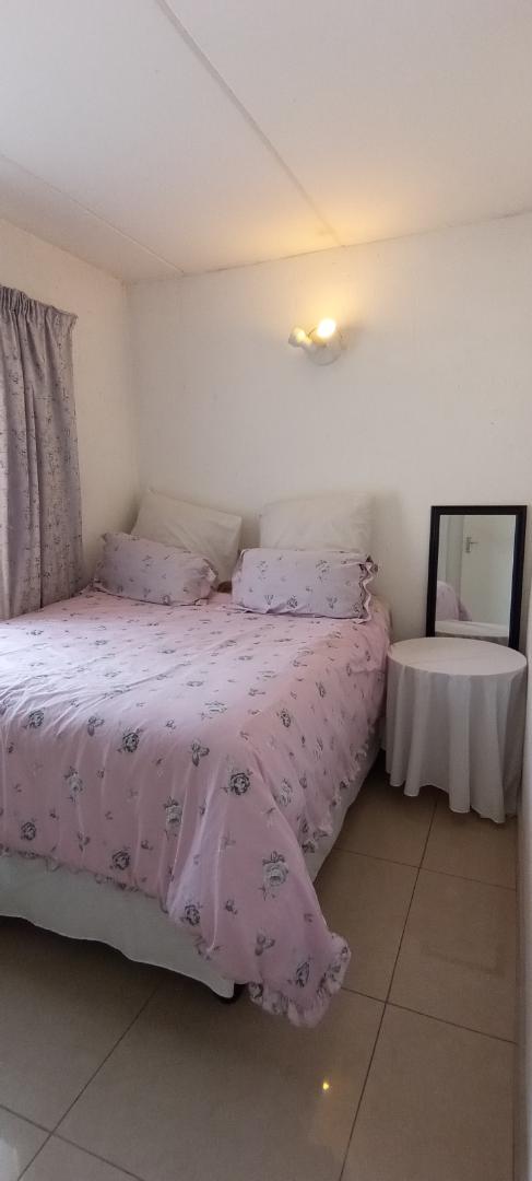 2 Bedroom Property for Sale in Chloorkop Gauteng