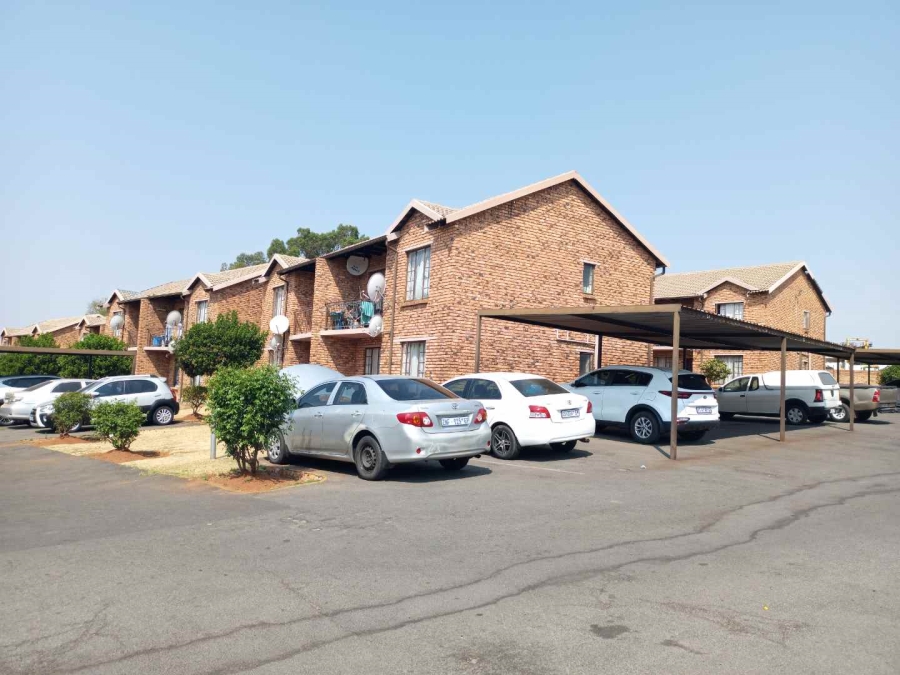 2 Bedroom Property for Sale in Chloorkop Gauteng
