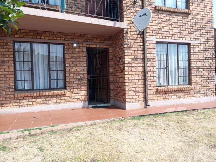 2 Bedroom Property for Sale in Chloorkop Gauteng