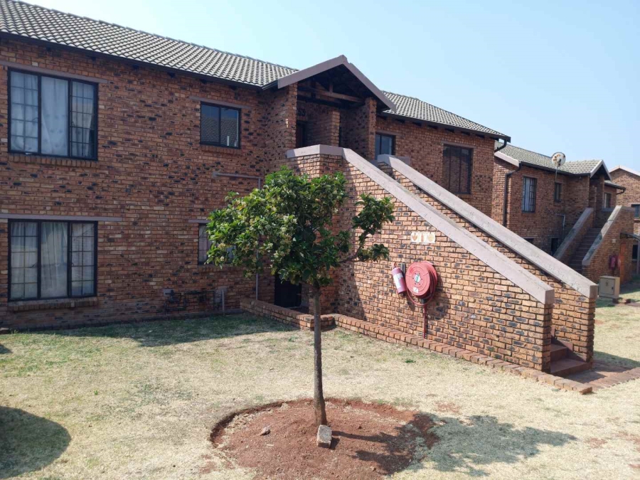 2 Bedroom Property for Sale in Chloorkop Gauteng