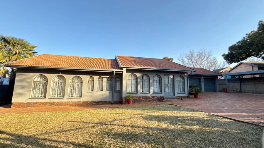 4 Bedroom Property for Sale in Glenvista Gauteng
