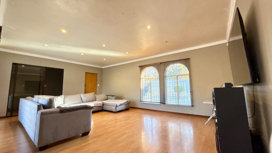 4 Bedroom Property for Sale in Glenvista Gauteng