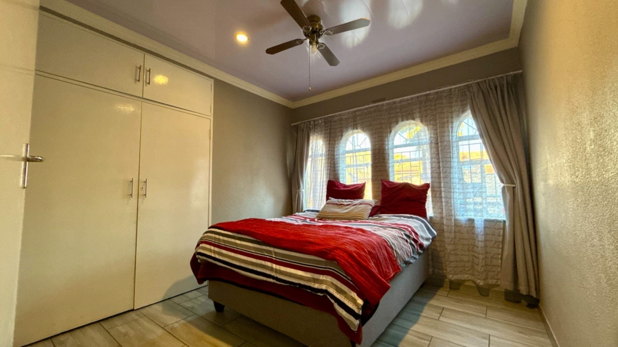 4 Bedroom Property for Sale in Glenvista Gauteng
