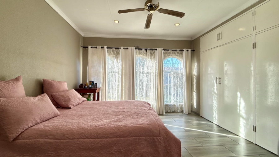 4 Bedroom Property for Sale in Glenvista Gauteng