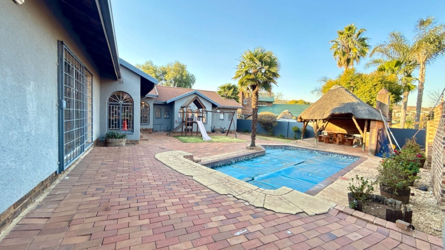 4 Bedroom Property for Sale in Glenvista Gauteng