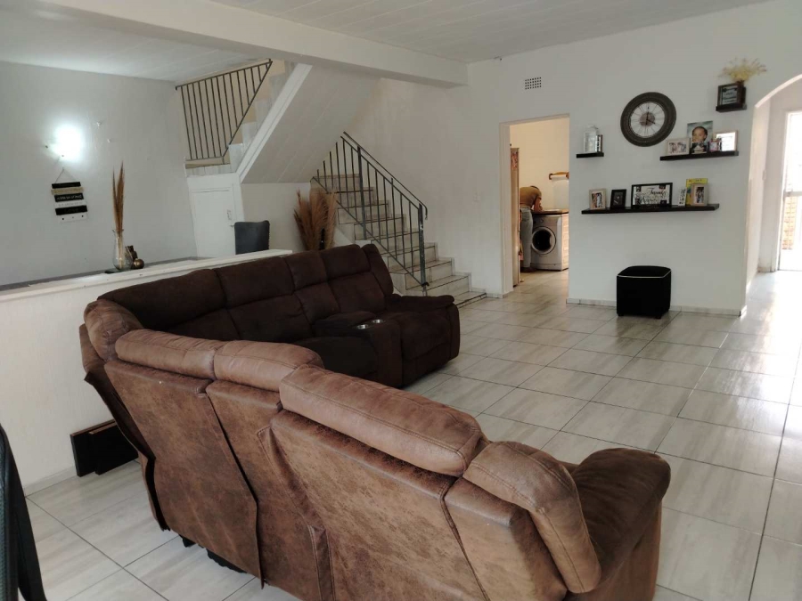 3 Bedroom Property for Sale in Meredale Gauteng
