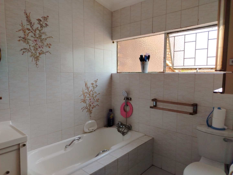 3 Bedroom Property for Sale in Meredale Gauteng
