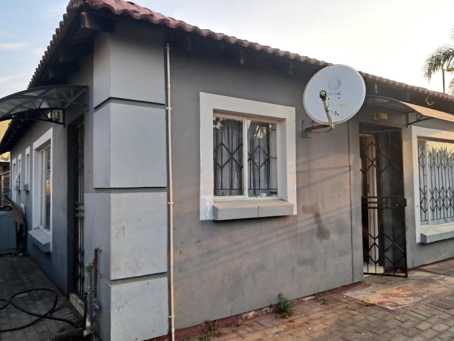 3 Bedroom Property for Sale in Rosslyn Gauteng