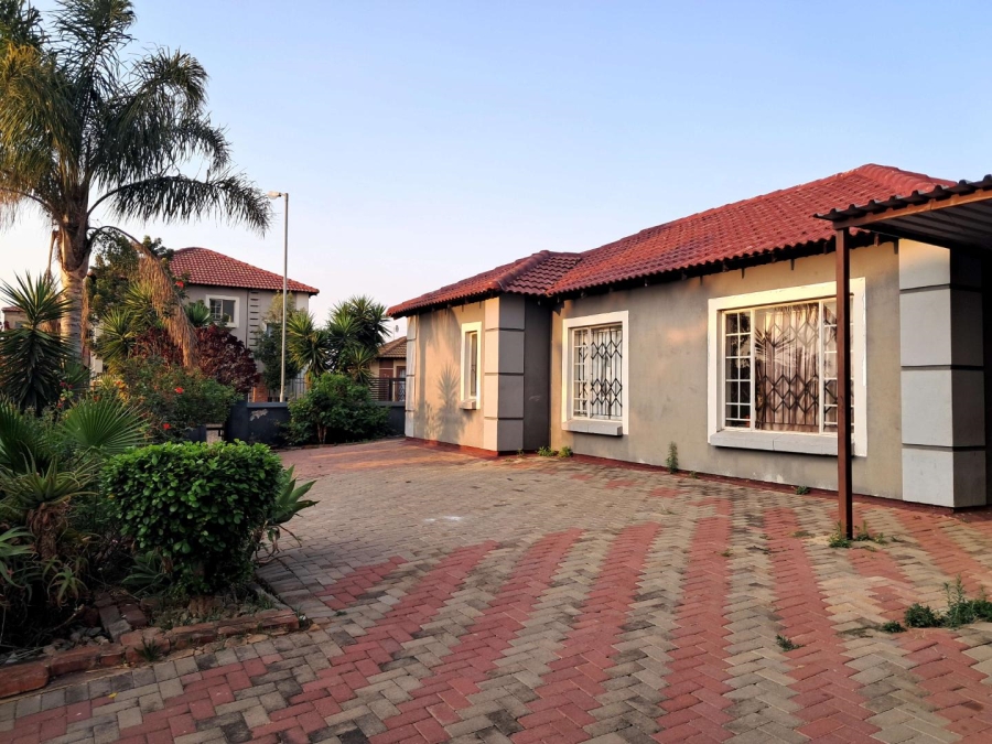 3 Bedroom Property for Sale in Rosslyn Gauteng
