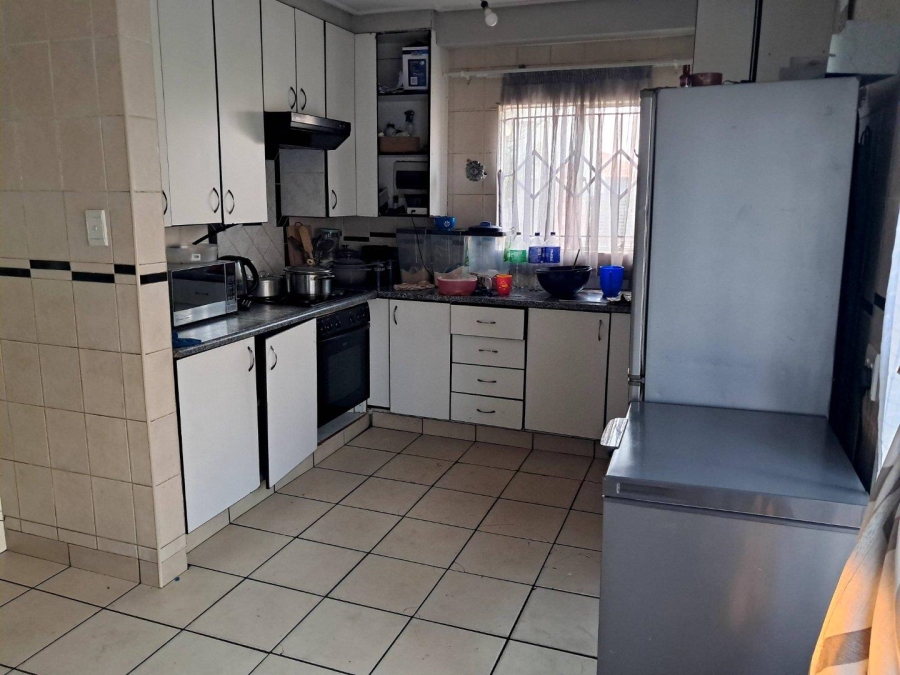 3 Bedroom Property for Sale in Rosslyn Gauteng